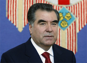 Президент Таджикистана отметил сокращение числа трудовых мигрантов в России
